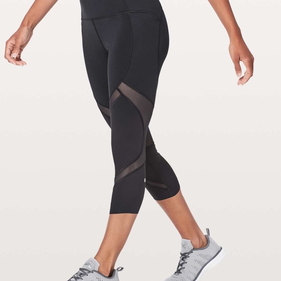 lululemon athletica Pants - NWT Lululemon Solid Black On Pace Crop Legging